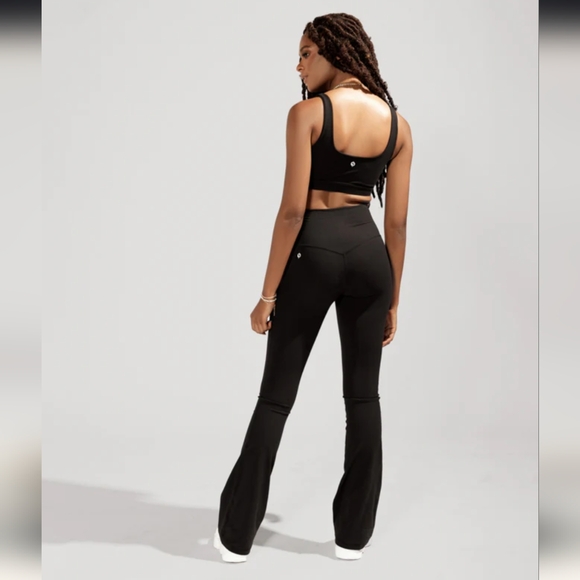 POPFLEX Supersculpt™ Flared Leggings with Pockets (Black) - Picture 9 of 10